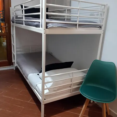 Mondello Suite Apartment ゲストハウス 3*
