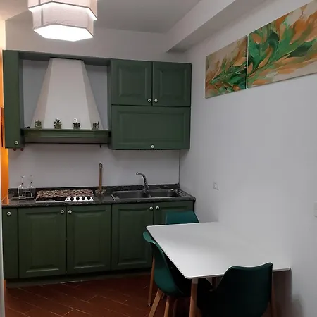 Mondello Suite Apartment 招待所 3*