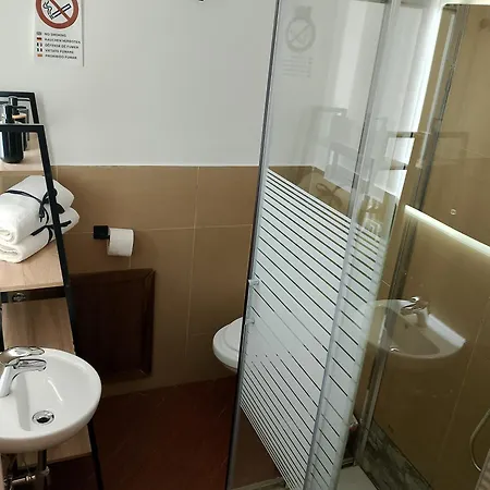 Mondello Suite Apartment 招待所 3*