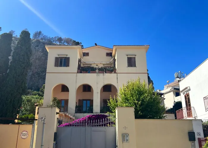 ゲストハウス Mondello Suite Apartment モンデッロ