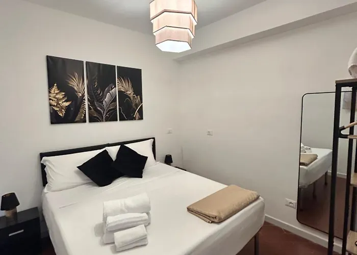Mondello Suite Apartment ゲストハウス 3*