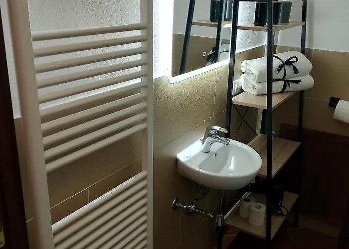 Mondello Suite Apartment ゲストハウス 3*