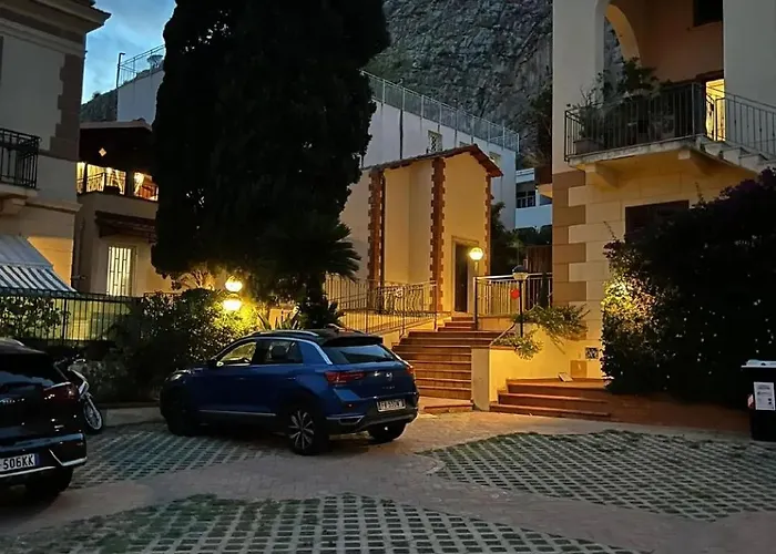 ゲストハウス Mondello Suite Apartment モンデッロ