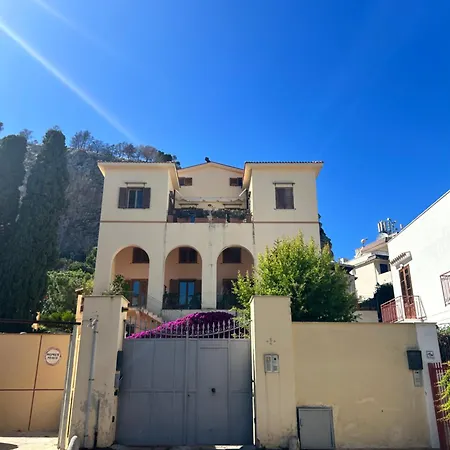 Гостевой дом Mondello Suite Apartment Монделло